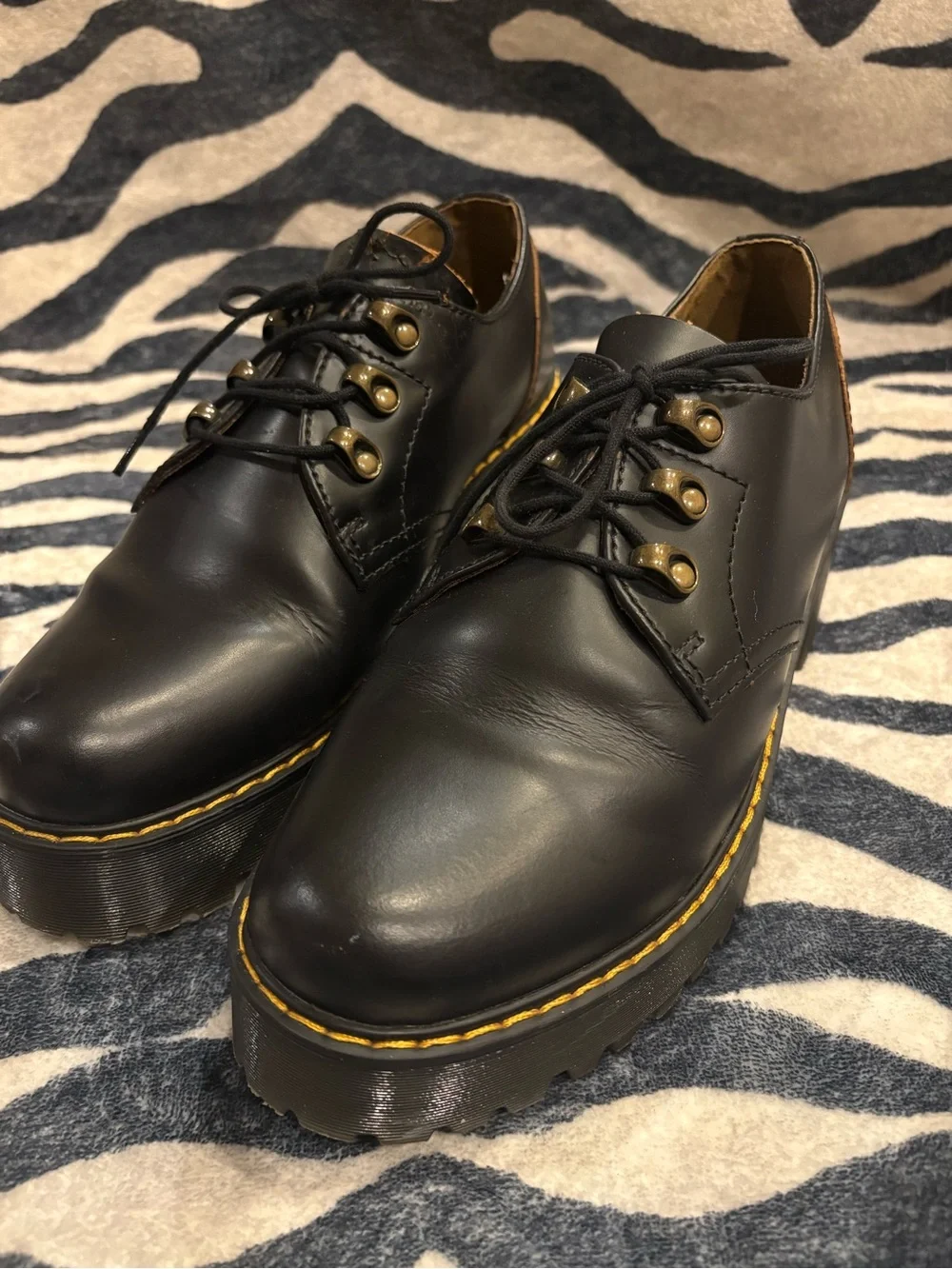 Dr. Martens Leona Lo Platform Oxfords Black Smooth Leather UK 8 US 10